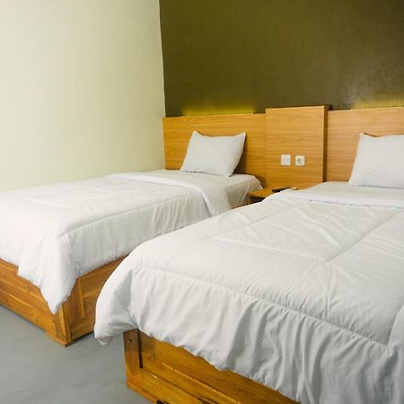 Grand Khalifah Guesthouse Sumbawa Kültér fotó