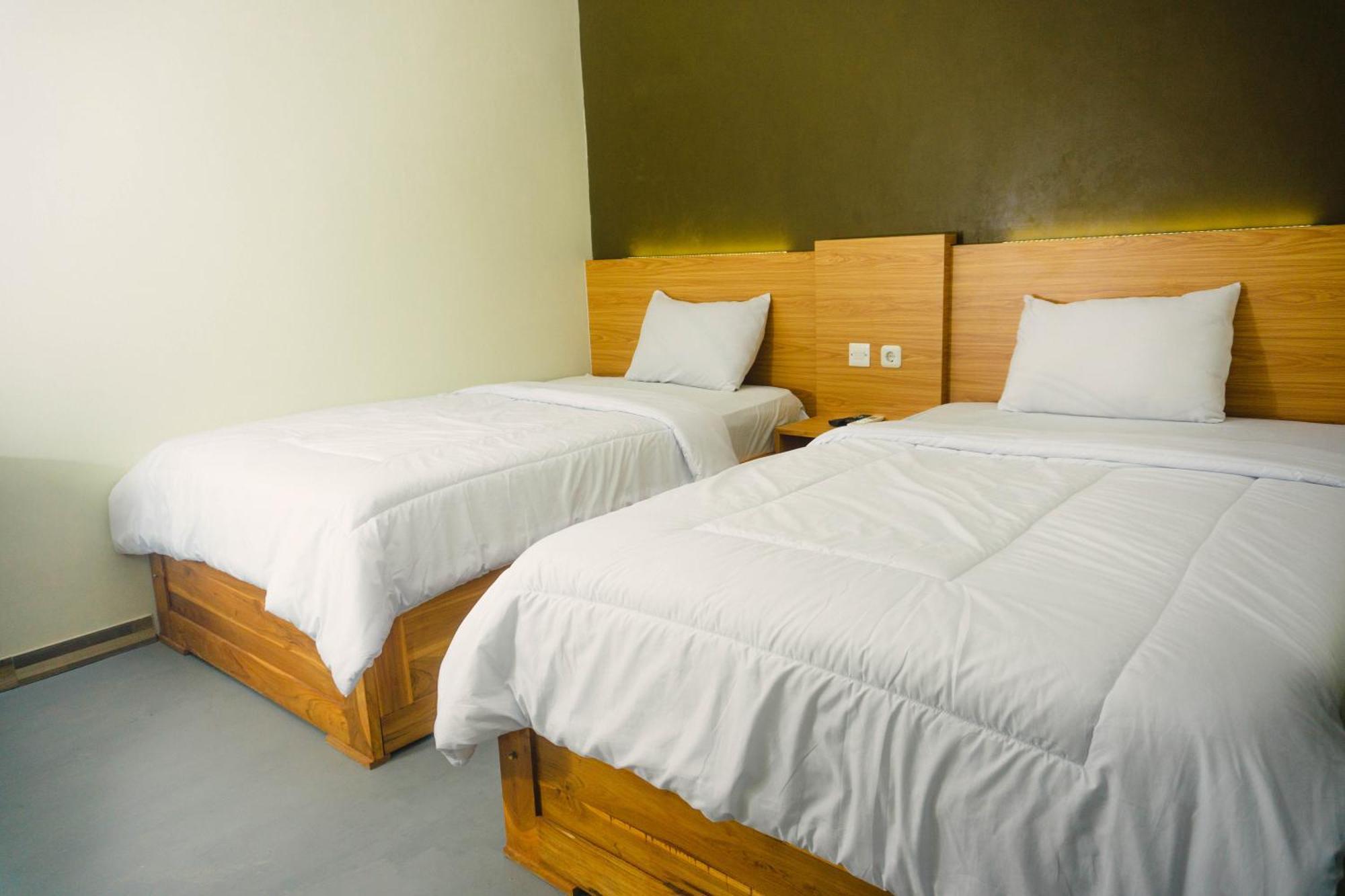 Grand Khalifah Guesthouse Sumbawa Kültér fotó