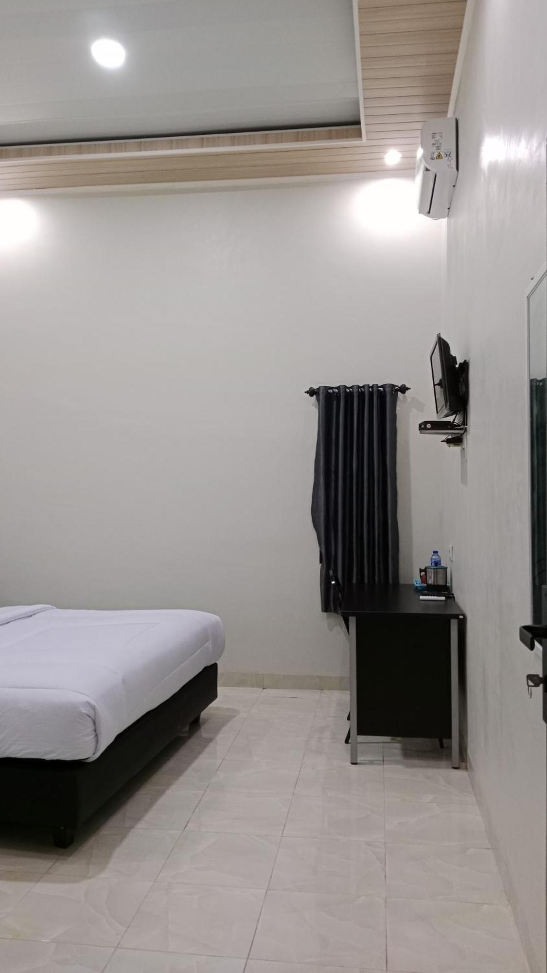 Grand Khalifah Guesthouse Sumbawa Kültér fotó
